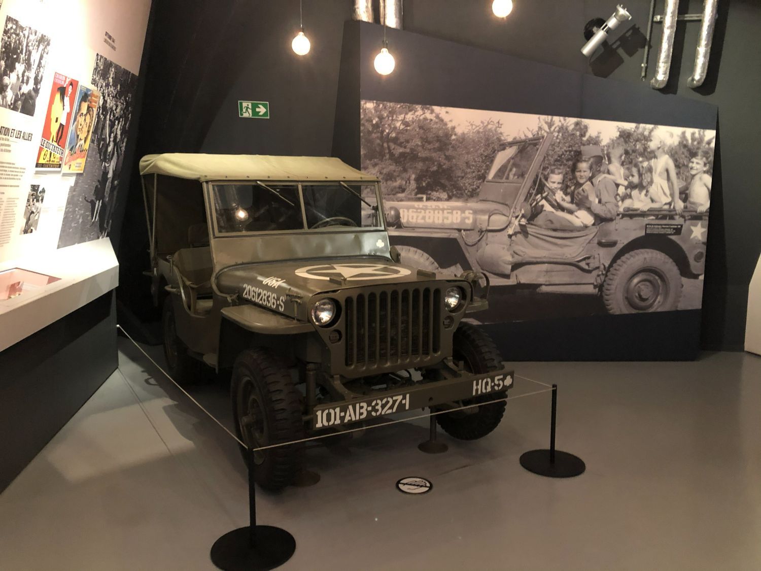 ardennen – legerjeep in bastogne war museum – belgie