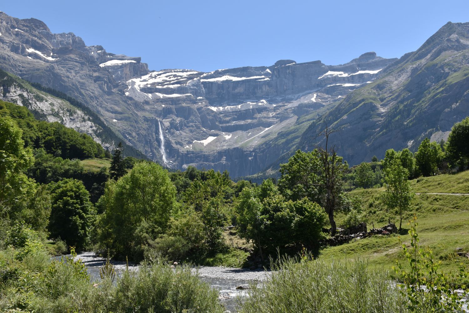 Cirque de Gavarnie met waterval in de Franse Pyreneeën