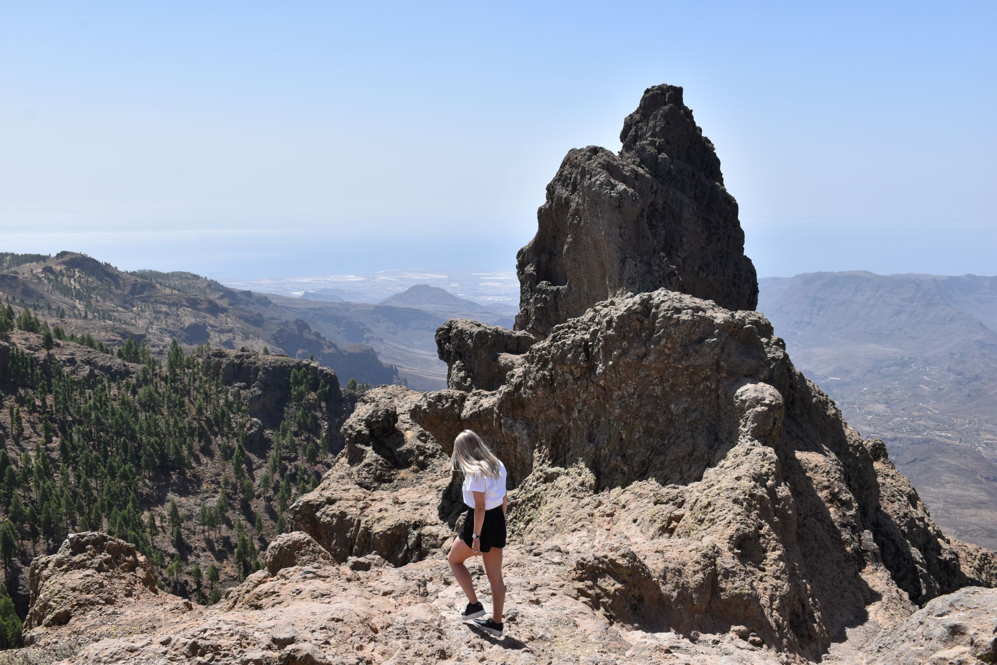 Uitzicht vanaf Pico de las Nieves op Gran Canaria met reisadviseur Kayleigh Veerman
