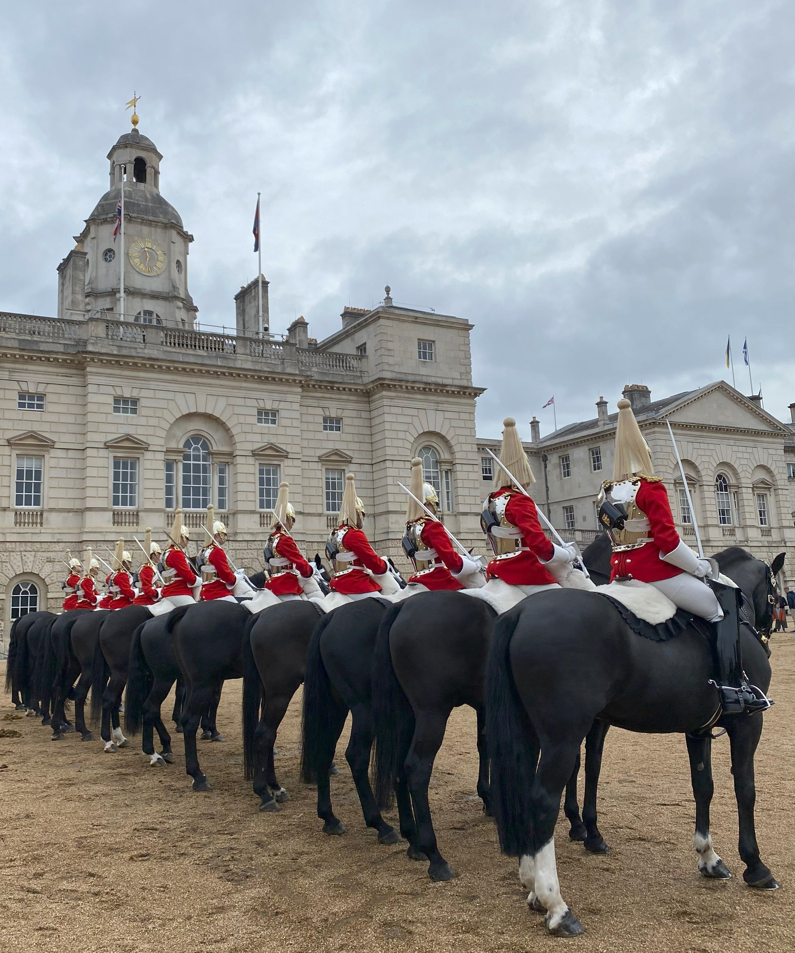 ceremonie met paarden bij het household cavalry museum in londen