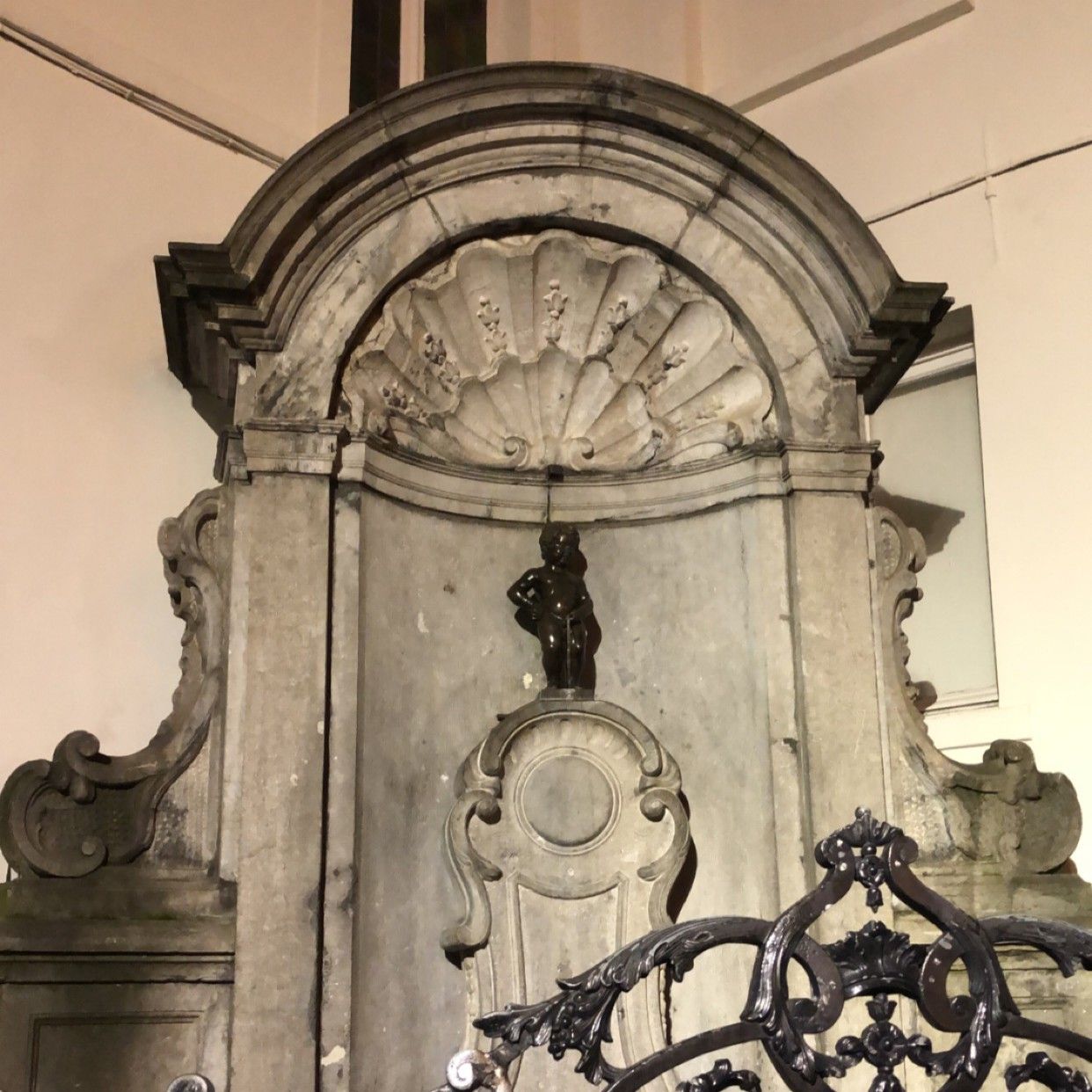 Manneken Pis fontein in het centrum van Brussel