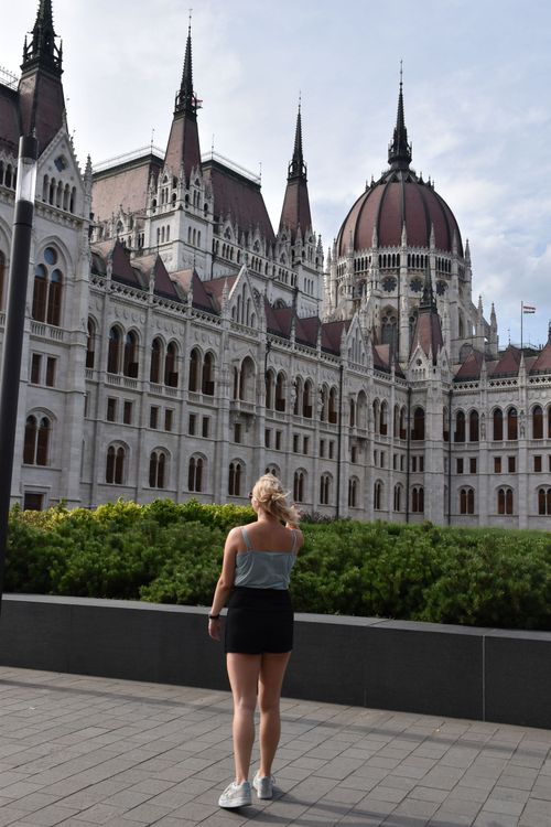 Kayleigh, persoonlijk reisadviseur en het gezicht achter Verwonder Reizen in Boedapest