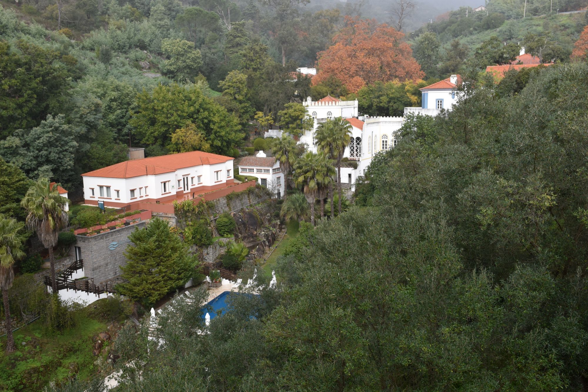 Monchique – groene heuvels en witte huizen – Algarve