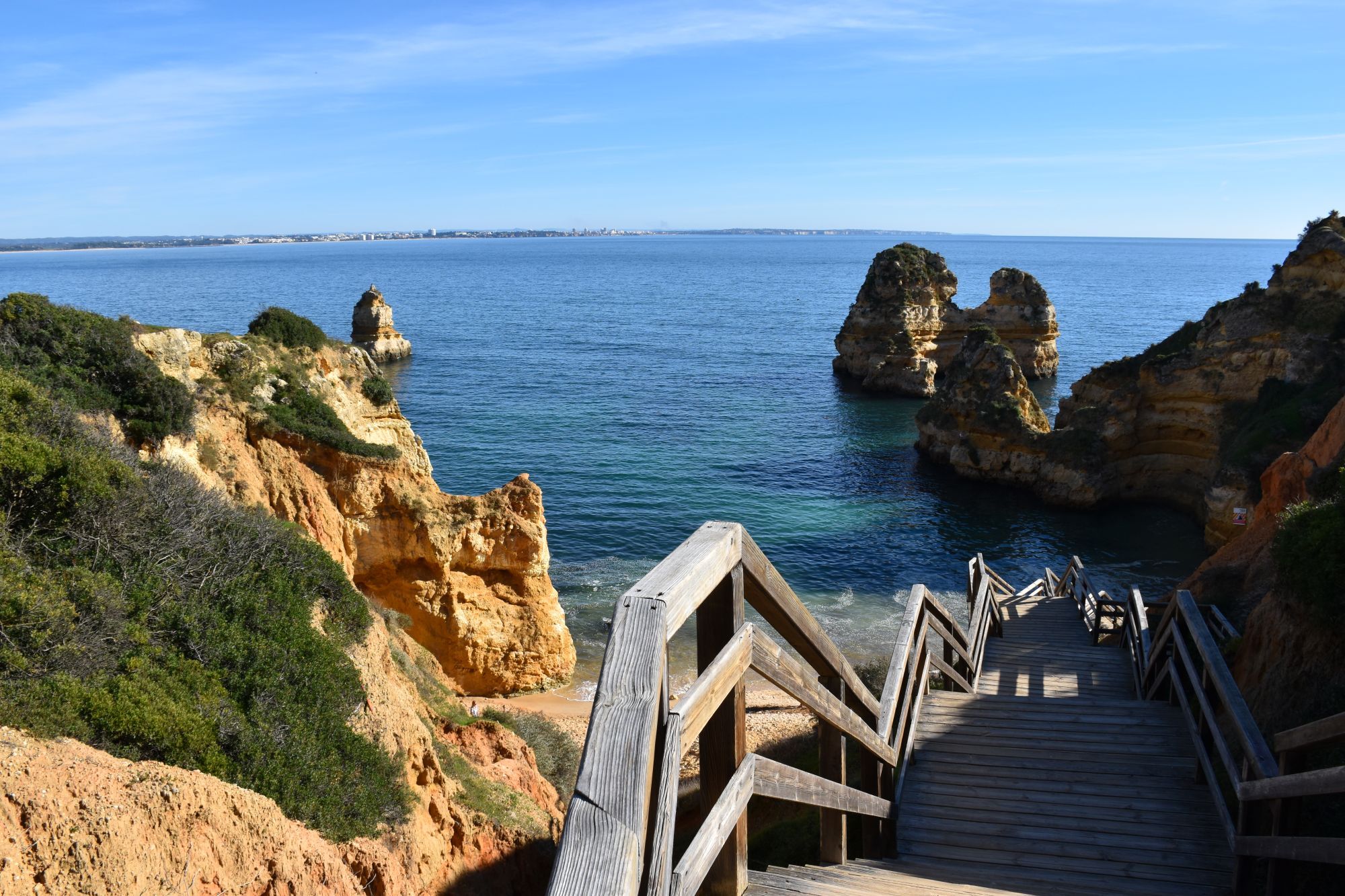 Ponta da Piedade – houten trap langs kliffen aan zee – Lagos Algarve