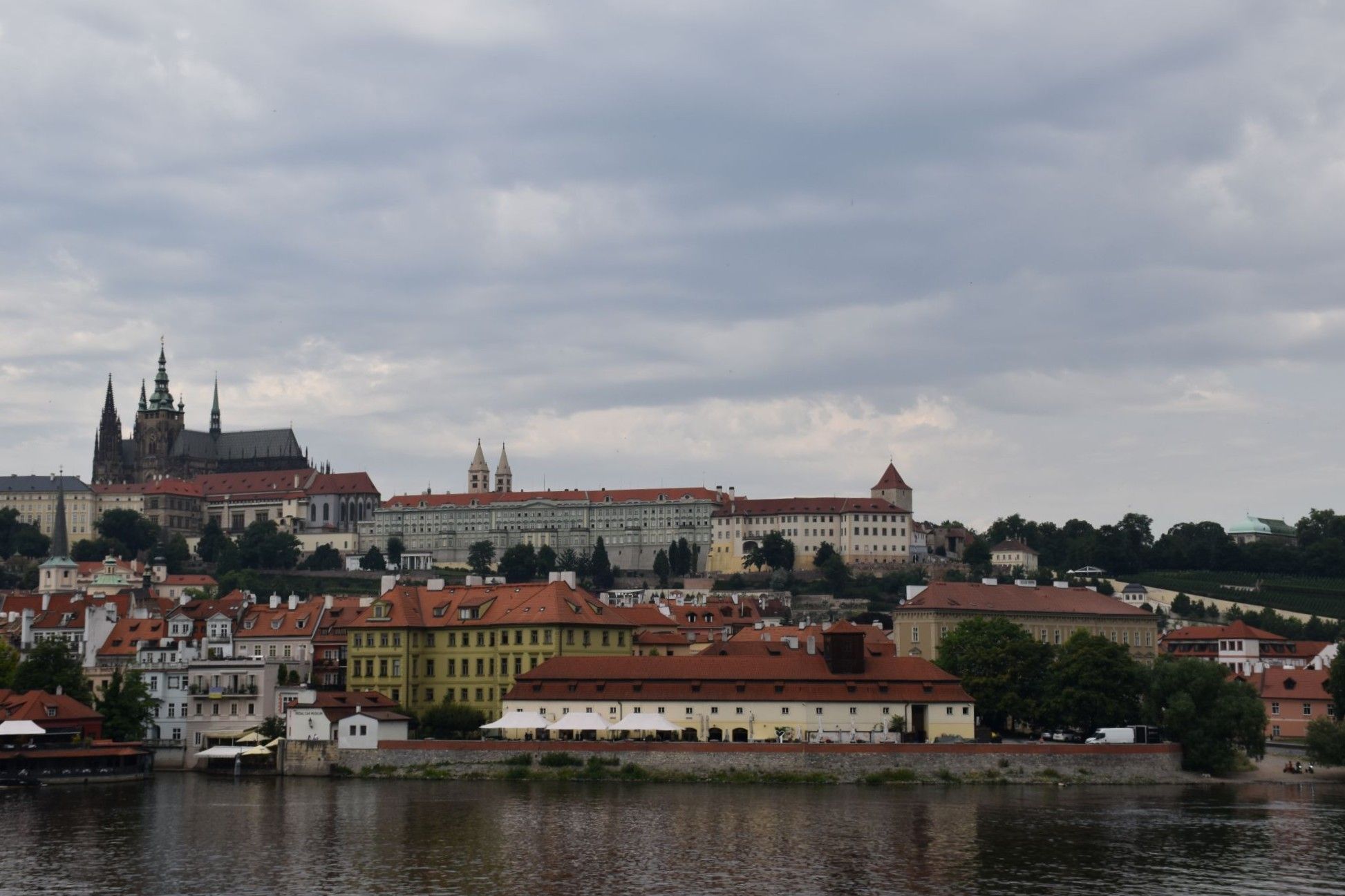 Praag – Praagse Burcht – uitzicht vanaf de Karelsbrug