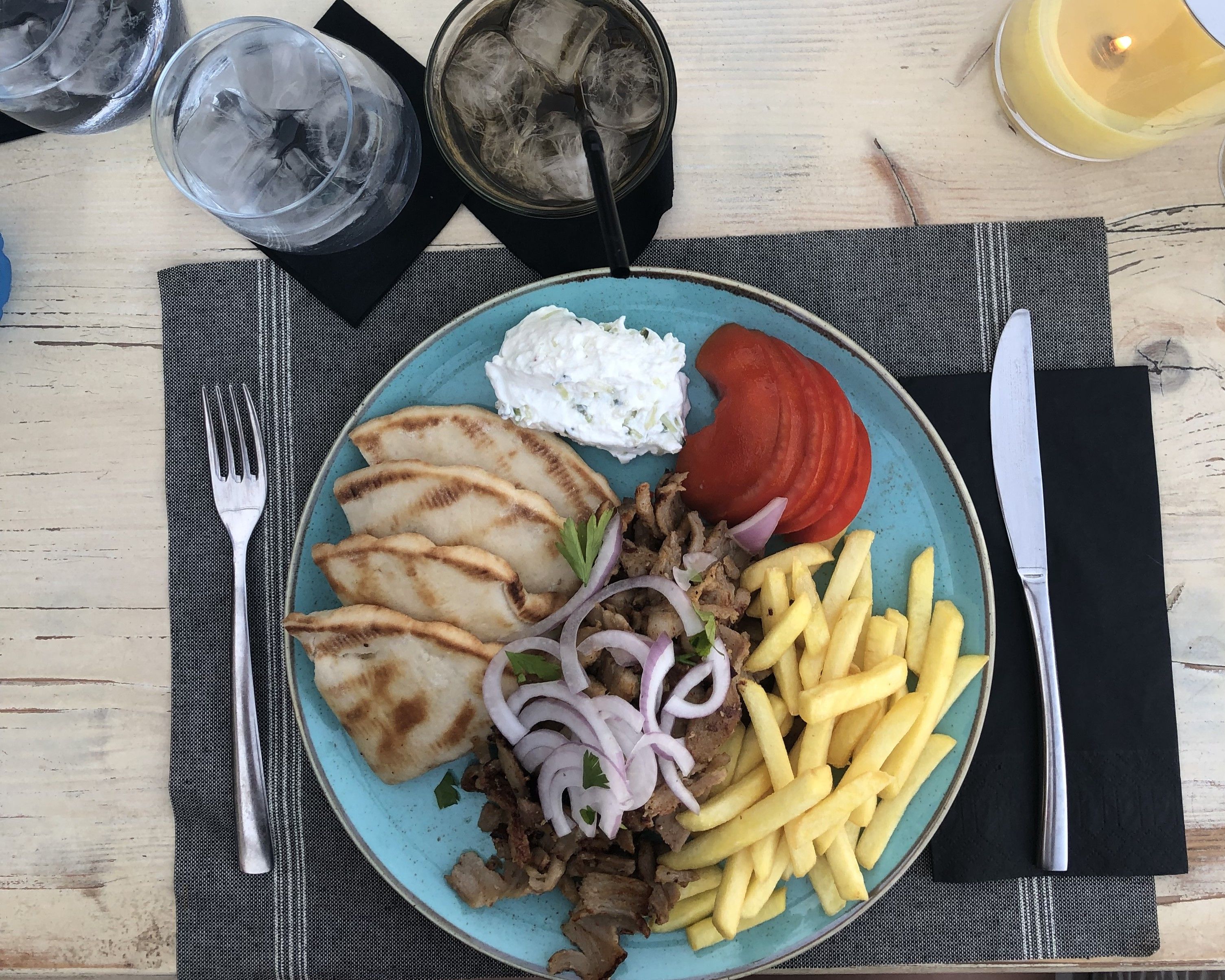 rhodos – gyros met pita en friet – restaurant