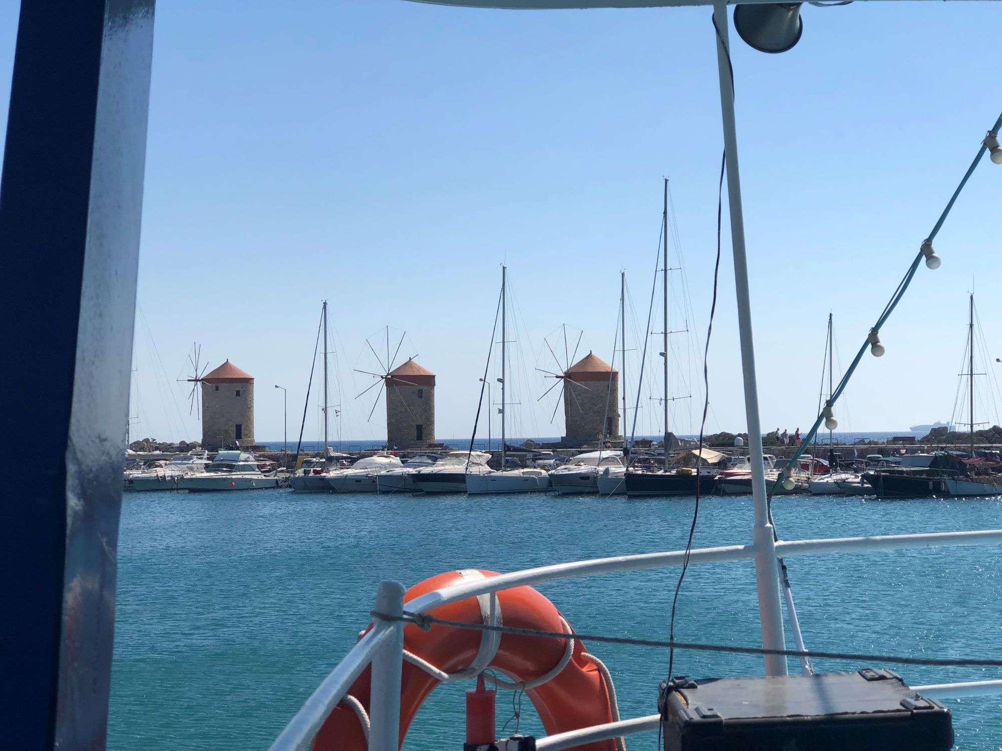 rhodos-stad – haven met molens – rhodos