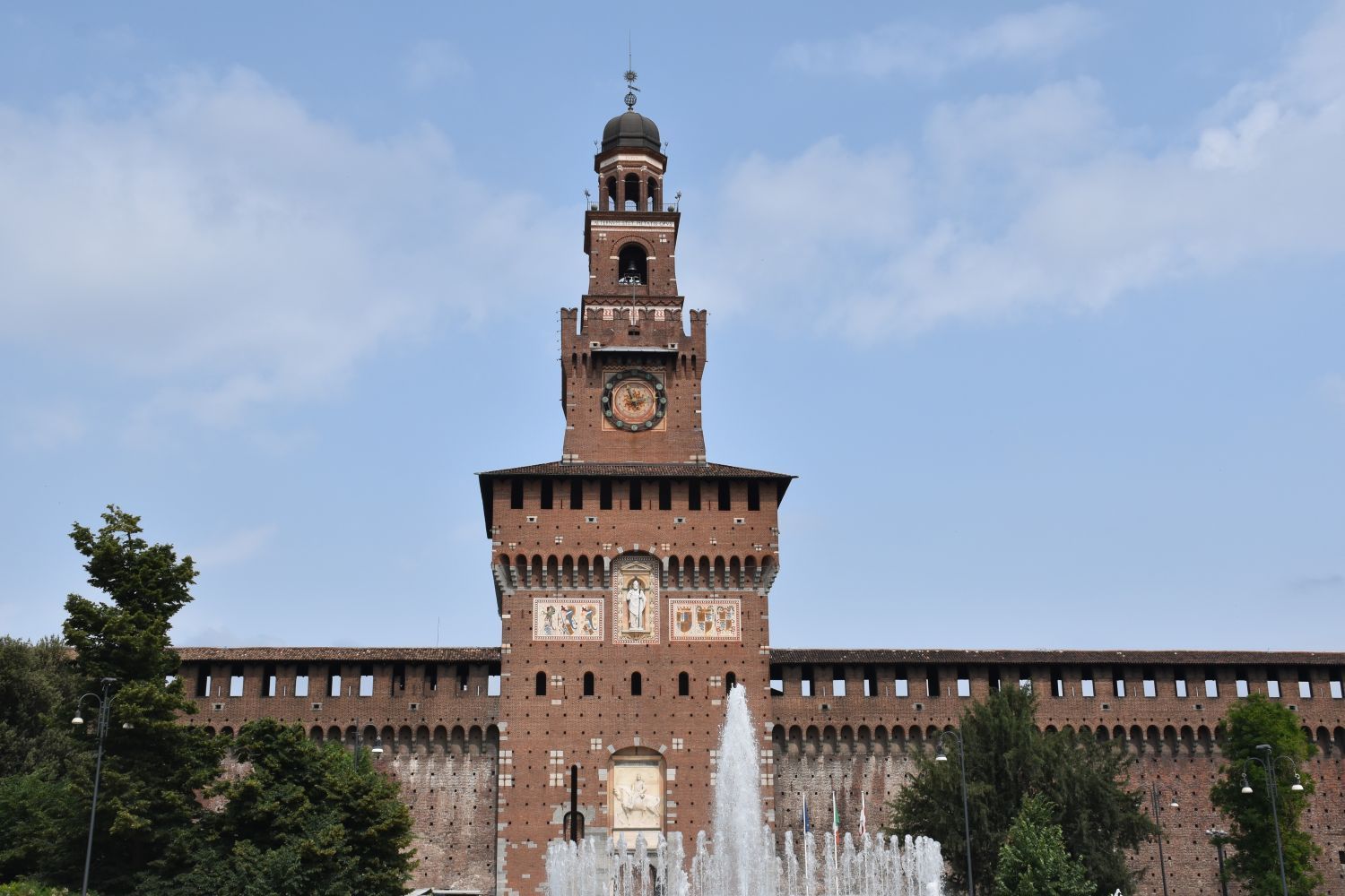 Milaan – Castello Sforzesco – kasteel met fontein