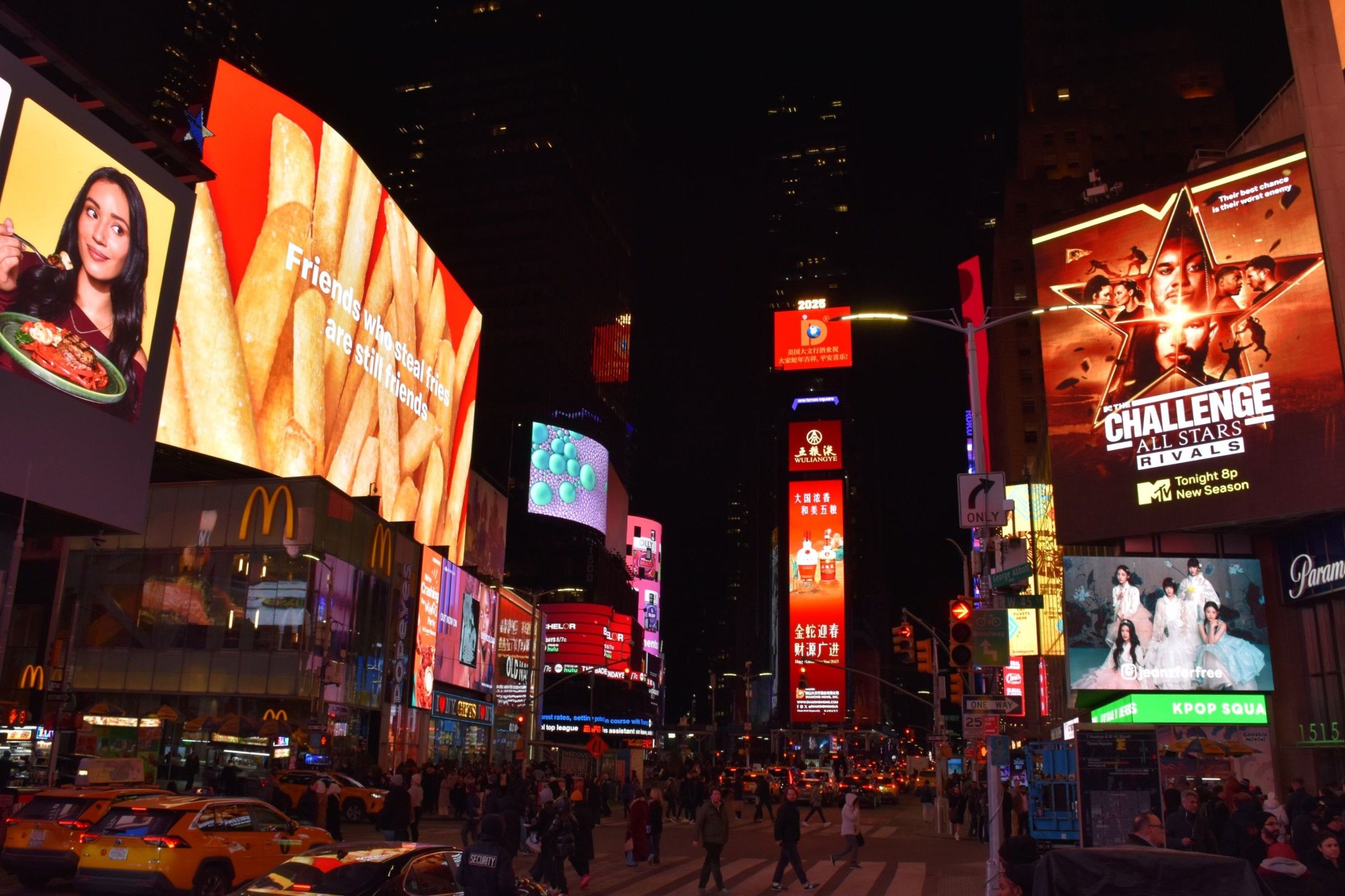 new york – times square met neonreclame – avond