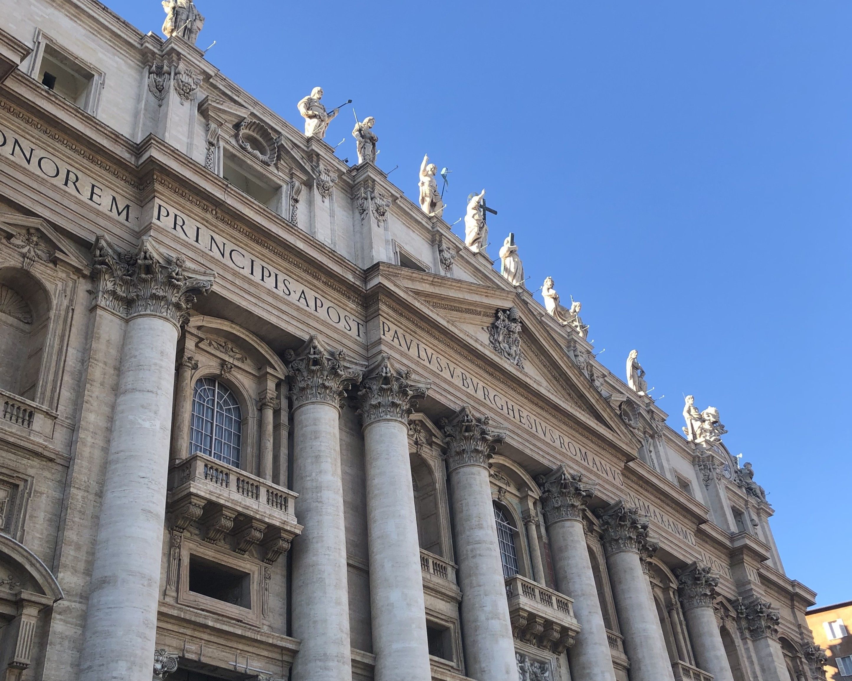 Rome – gevel van de Sint-Pietersbasiliek – Vaticaanstad