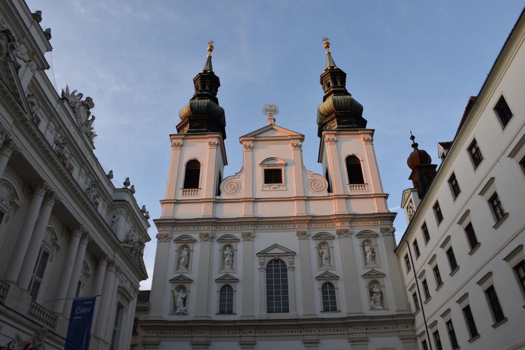 Wenen – barokke kerk in het centrum – stedentrip