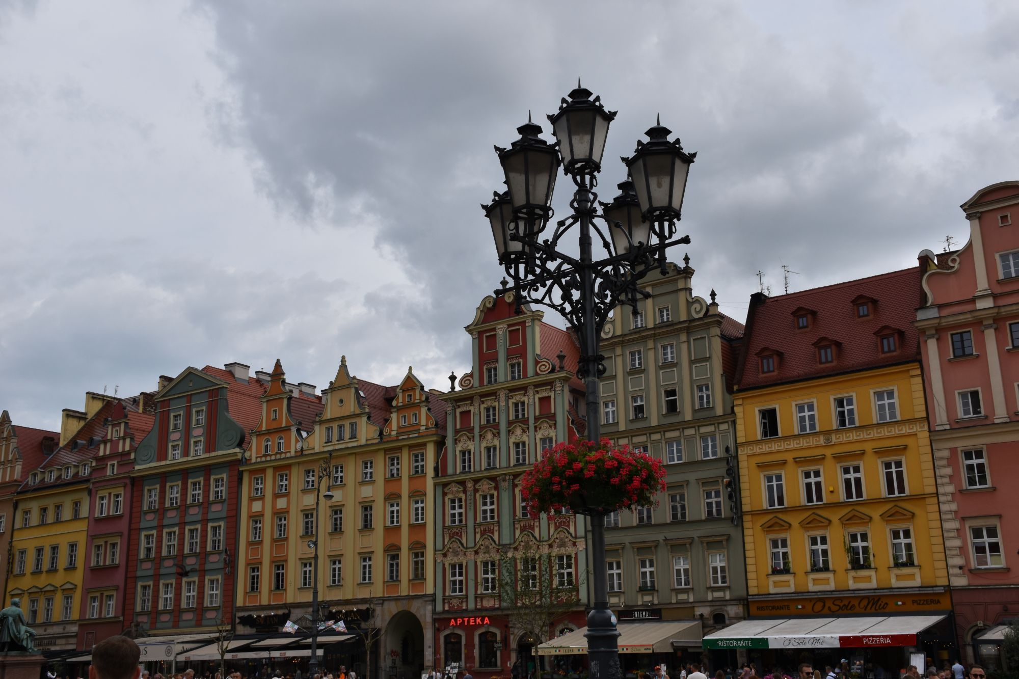 wroclaw kleurrijke gevels langs marktplein