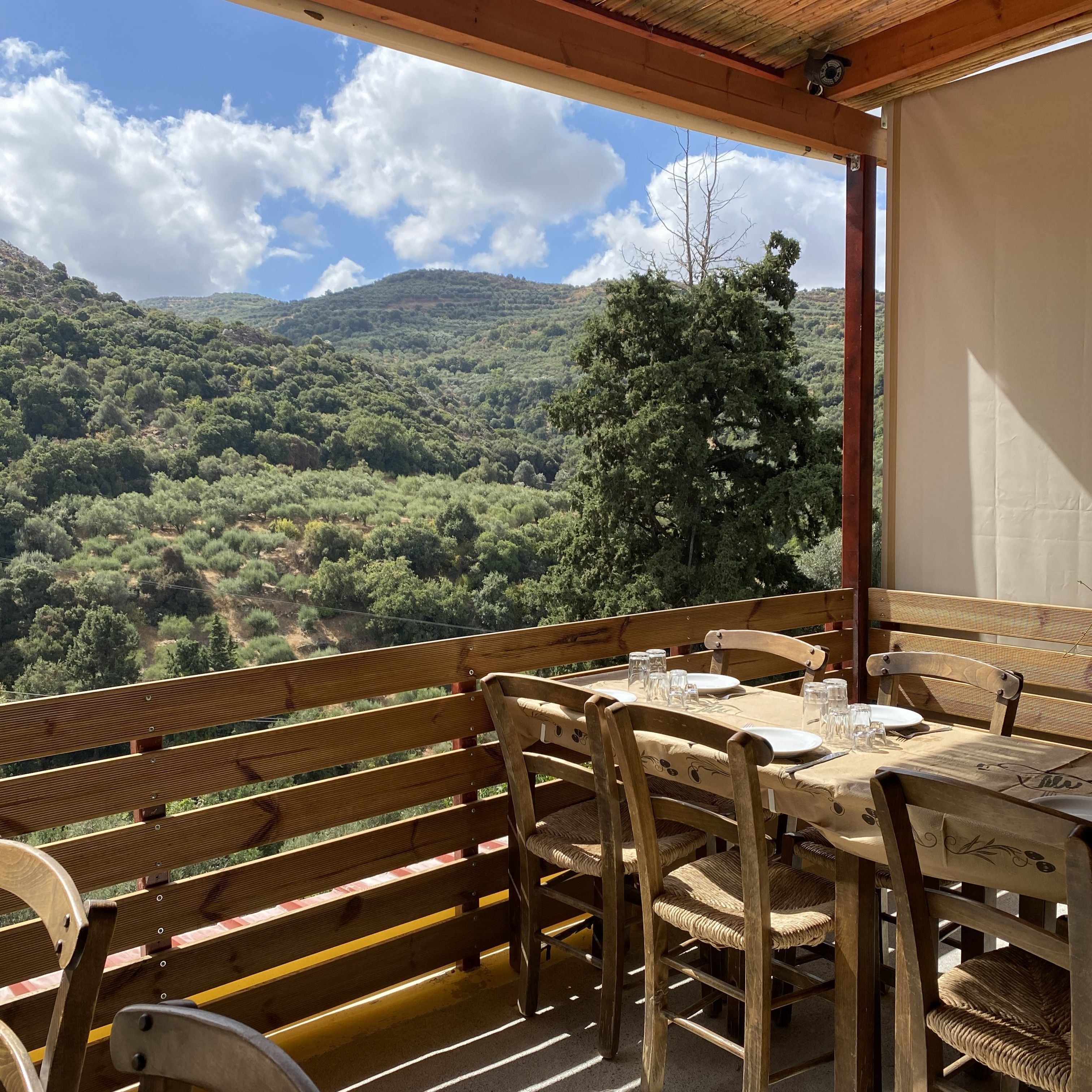 Uitzicht op natuur vanuit restaurant Kreta